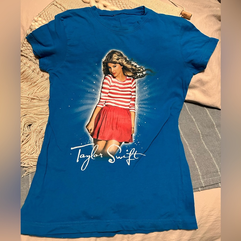 Taylor Swift 2011 Speak Now Tour shirt